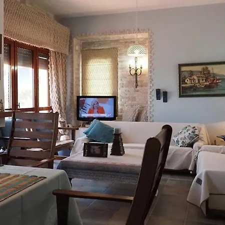 Yades Elegant 2 Minutes Away From The Casa vacanze