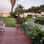 Yades Elegant 2 Minutes Away From The *