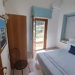 Semesterbostad Yades Elegant 2 Minutes Away From The