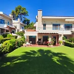 Yades Elegant 2 Minutes Away From The 펜션 Kallithea (Chalkidiki)