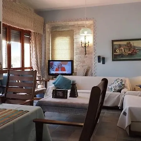Yades Elegant 2 Minutes Away From The Case de vacanță