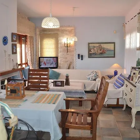Yades Elegant 2 Minutes Away From The Kallithea (Chalkidiki)