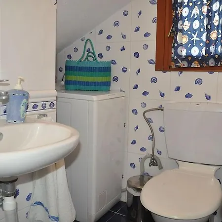 Yades Elegant 2 Minutes Away From The
