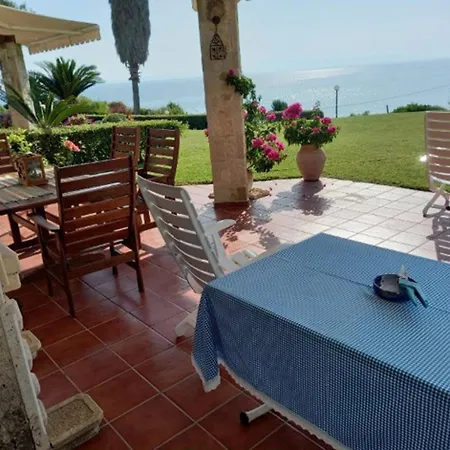 Case de vacanță Yades Elegant 2 Minutes Away From The