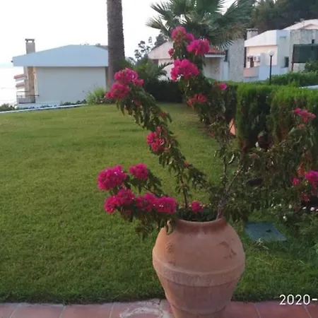 Yades Elegant 2 Minutes Away From The Case de vacanță *
