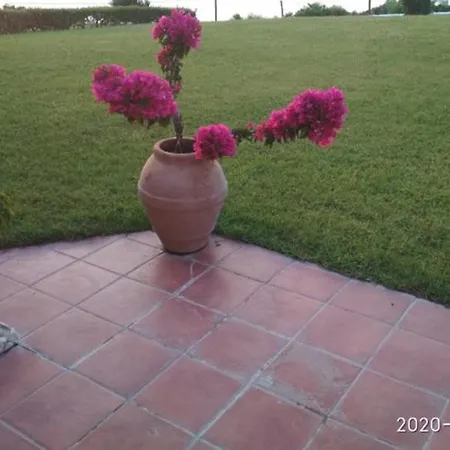 Yades Elegant 2 Minutes Away From The Casa vacanze *