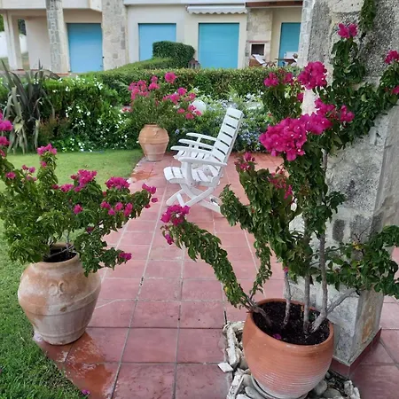 Yades Elegant 2 Minutes Away From The Case de vacanță *