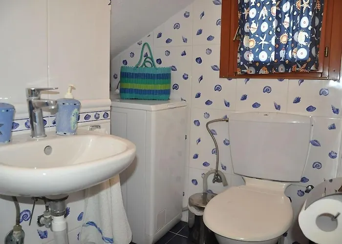 Yades Elegant 2 Minutes Away From The