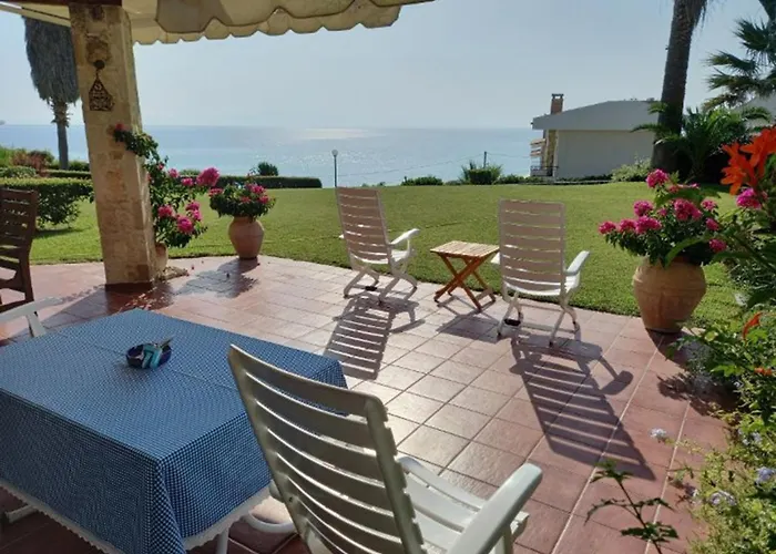 Dom wakacyjny Yades Elegant 2 Minutes Away From The Kallithea (Chalkidiki)