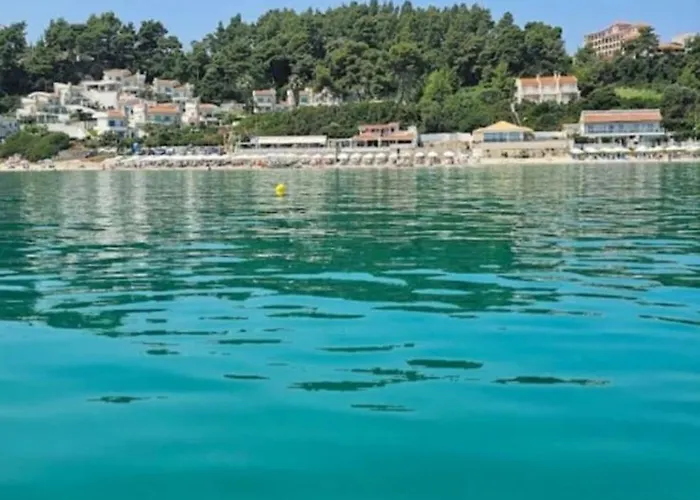 Yades Elegant 2 Minutes Away From The Hébergement de vacances