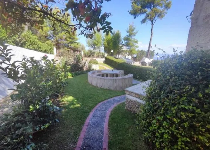 Yades Elegant 2 Minutes Away From The Hébergement de vacances Kallithea (Chalkidiki)